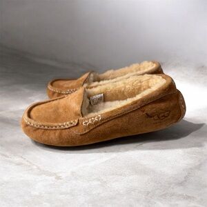 UGG Chestnut Suede Moccasins size 7 inside is in excellent condition